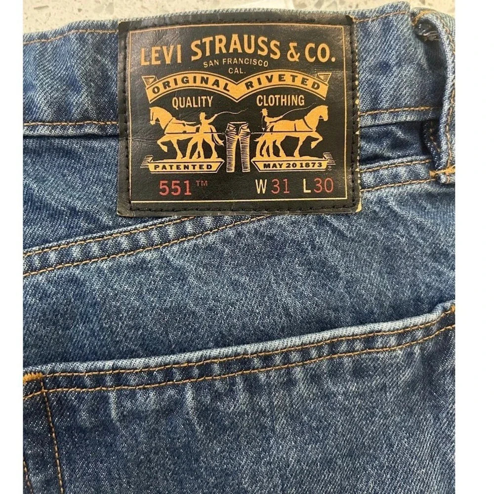 Levis 551 Z Mens Authentic Straight Skater Jeans 31x30 Med. Wash Blue 47744-0006